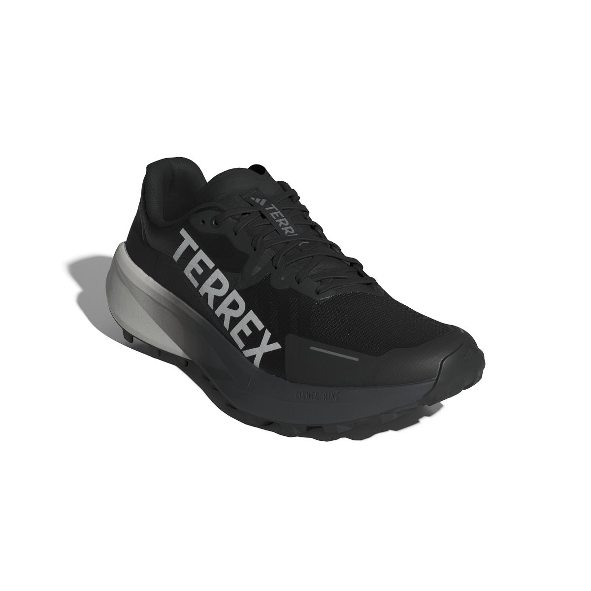 product/a/d/adidas_id0343_6_footwear_photography_front_lateral_top_view_white.jpg