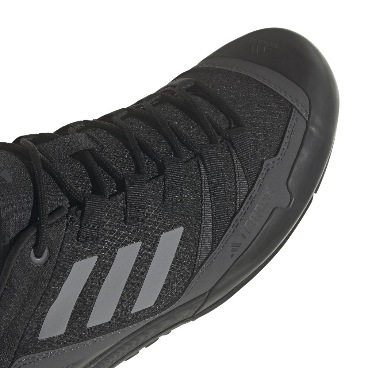 product/a/d/adidas_ie6901_10_footwear_photography_detail_view_3_white.jpg