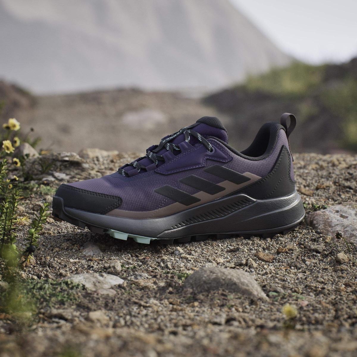 product/a/d/adidas_jq1613_20_footwear_photography_heromrktng_view_7-nw091625.jpg