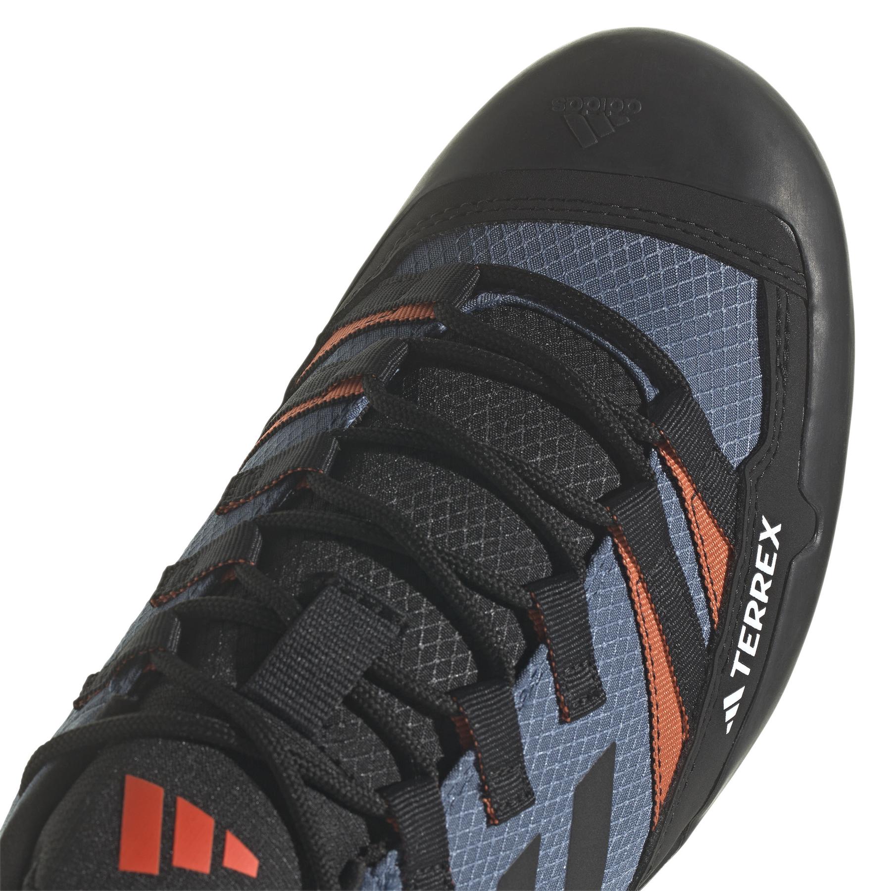 product/a/d/adidas_ie6903_8_footwear_photography_detail_view_1_white.jpg