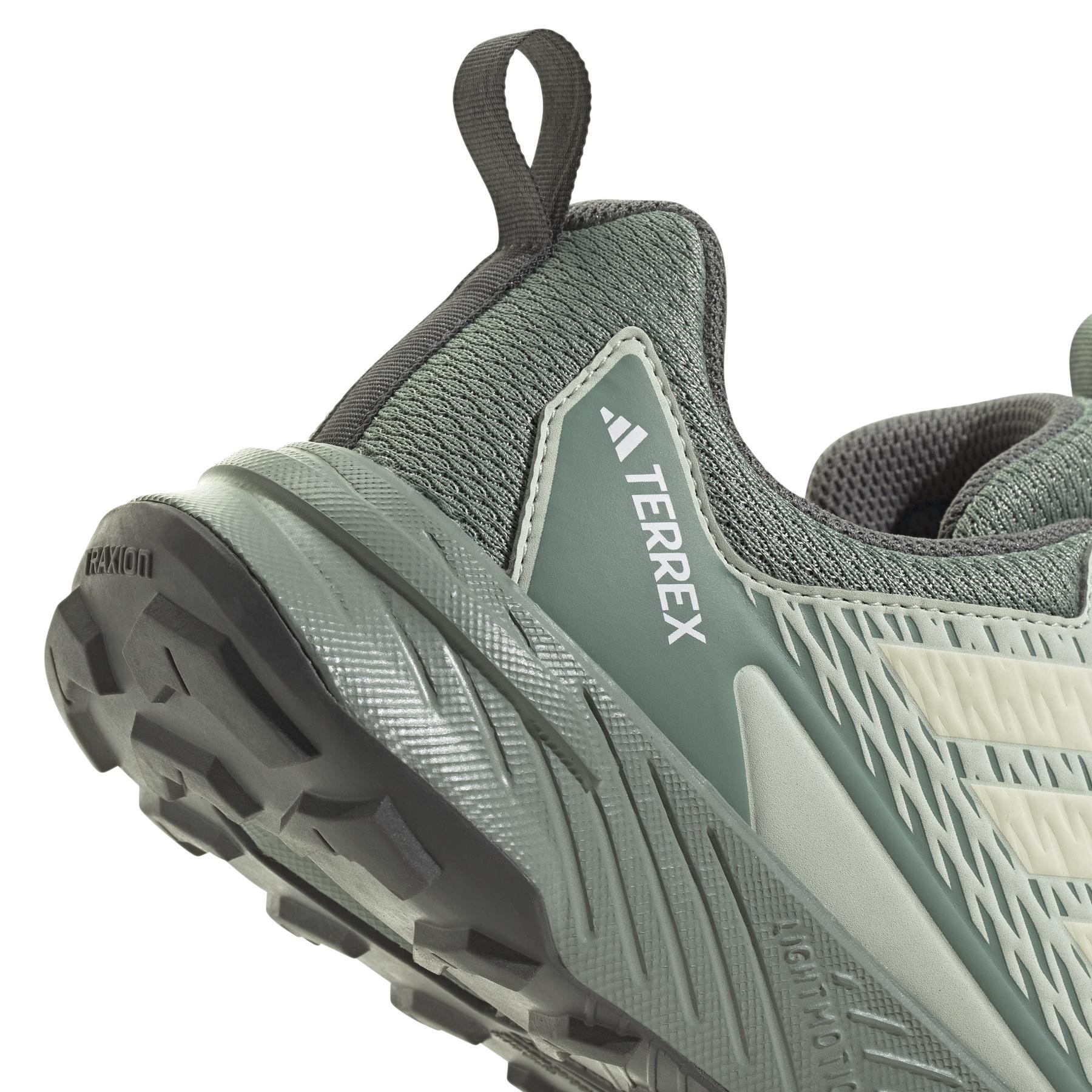 product/a/d/adidas_ji4289_9_footwear_photography_detail_view_2_white-nw091625.jpg