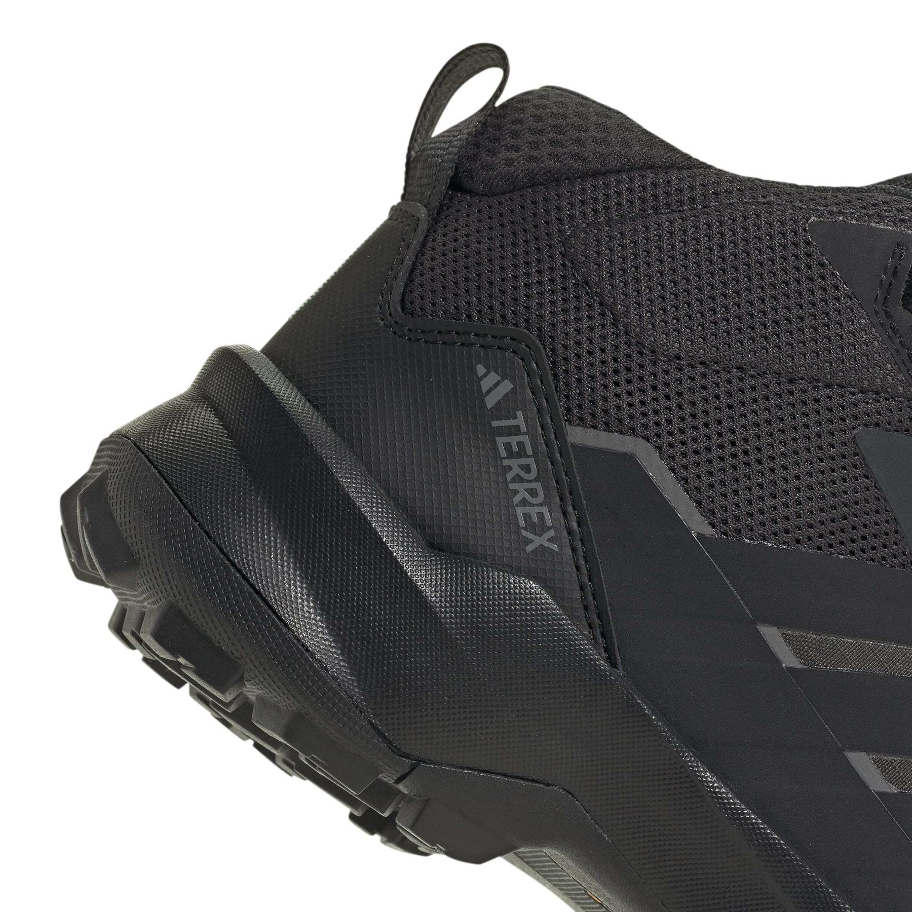 product/a/d/adidas_jq2219_8_footwear_photography_detail_view_1_white-nw091625.jpg