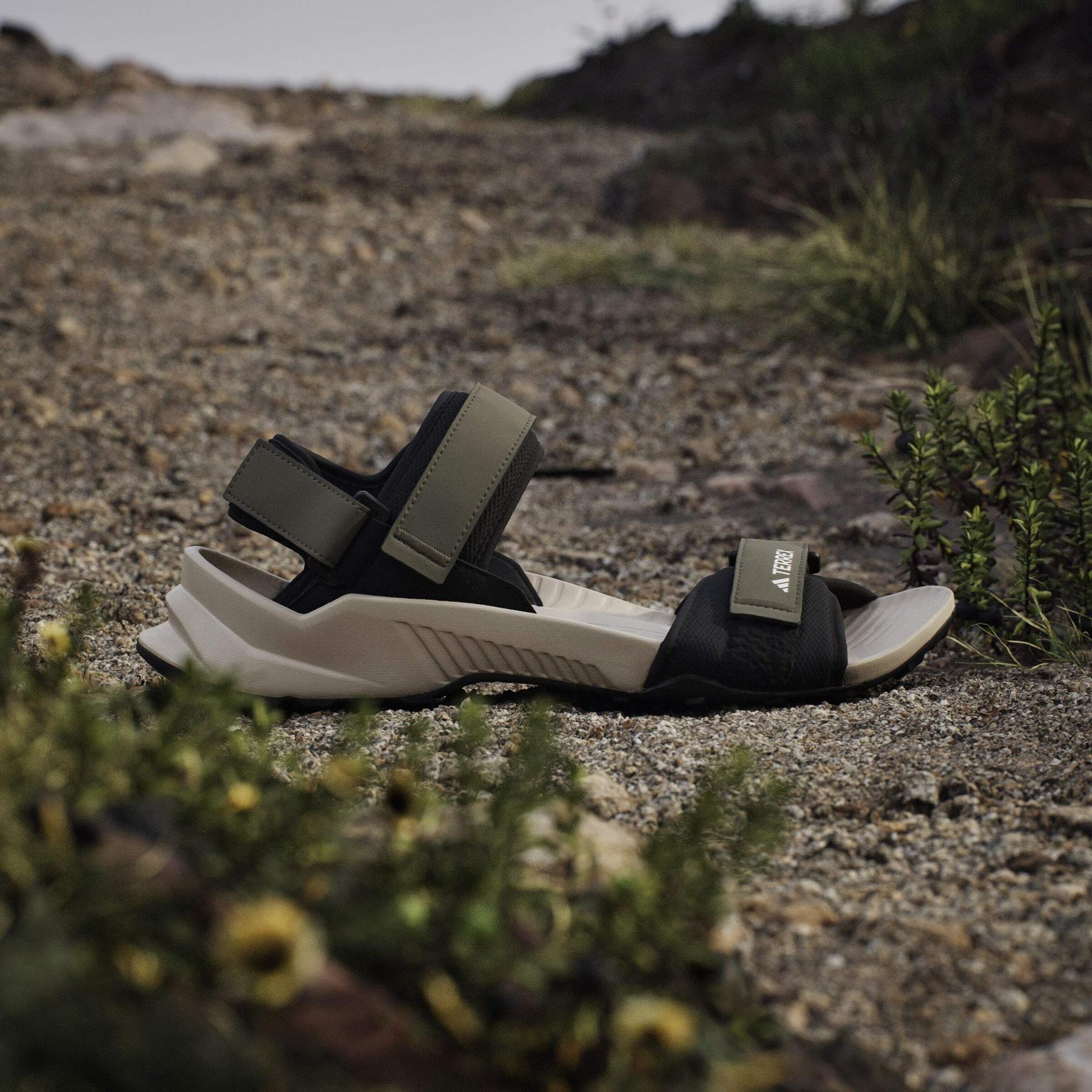 product/a/d/adidas_jq2236_16_footwear_photography_heromrktng_view_3-nw091625.jpg