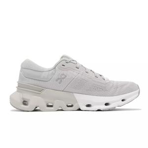 3me30012774-running-shoes-on-running-cloudflyer-5-glacier-wolf